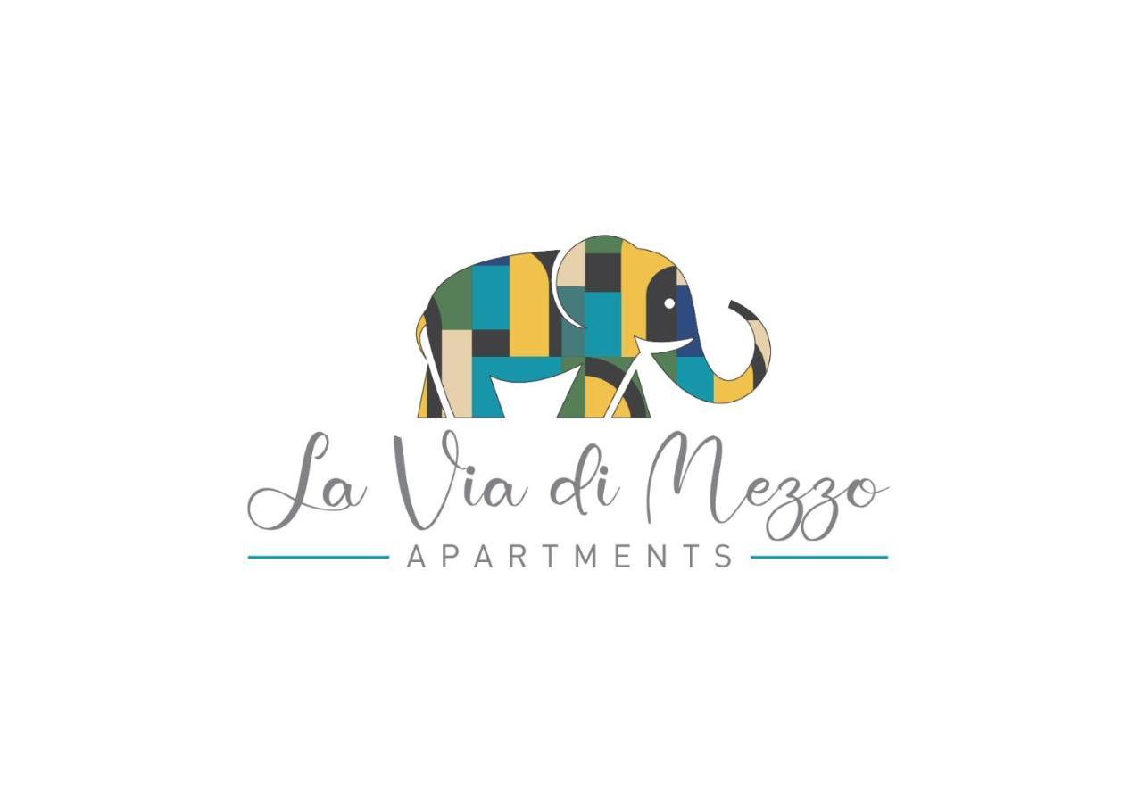 La Via Di Mezzo Appartement *