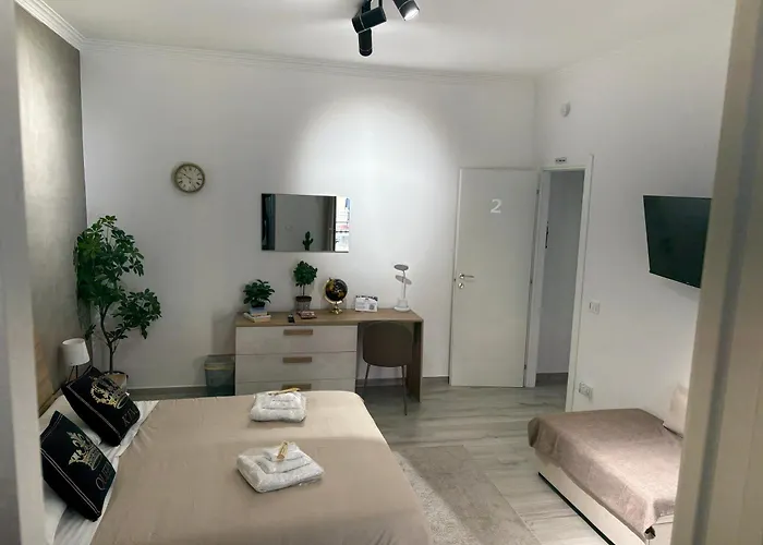La Via Di Mezzo