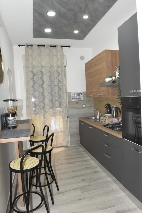 La Via Di Mezzo Apartment *