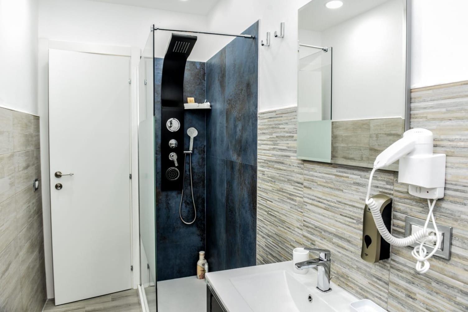 La Via Di Mezzo Apartamento Catânia